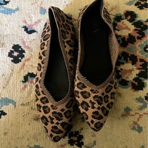 Ballet flats in good condition. Leopard print.